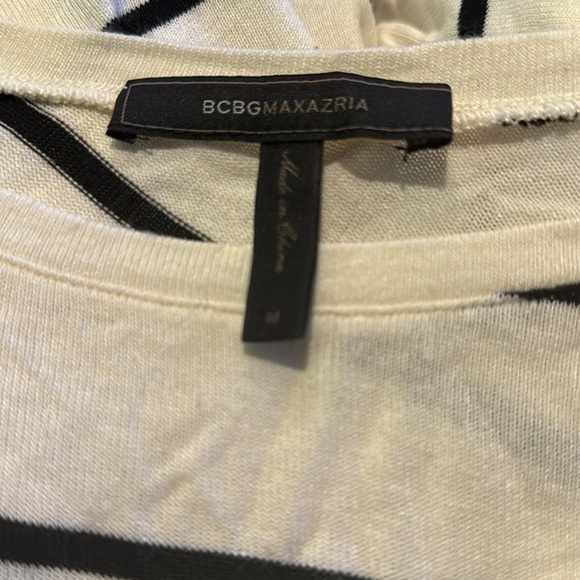 BCBGMAXAZRIA super stretch white/black stripe slouchy asymmetric top. Medium. - Picture 4 of 4